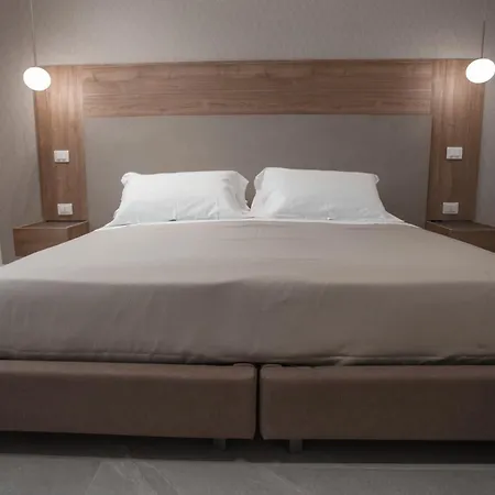 Alexander House Hotel *