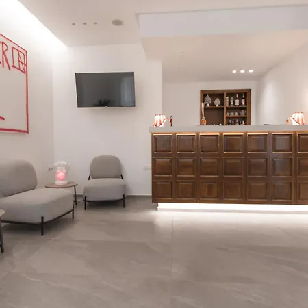 Alexander House Hotel *