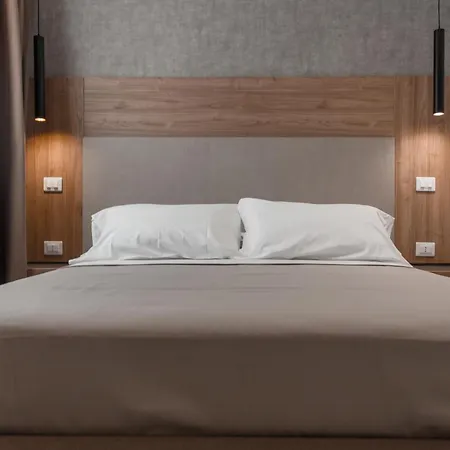 Alexander House * San Ferdinando