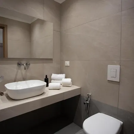 Alexander House Hotel