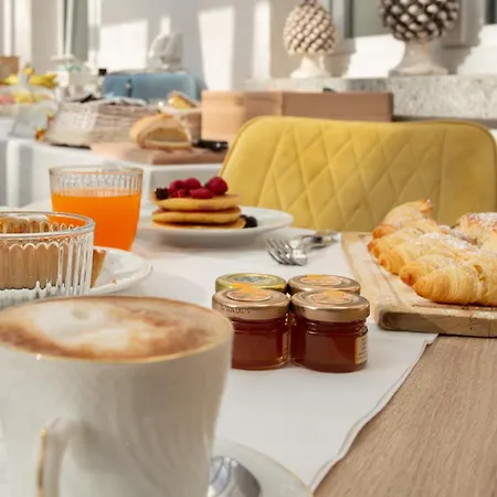 Alexander House Hotel