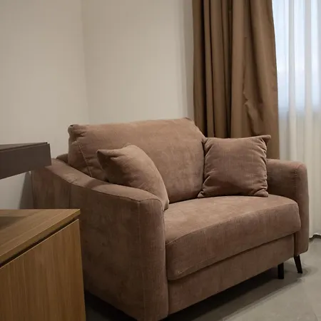 Alexander House Hotel *