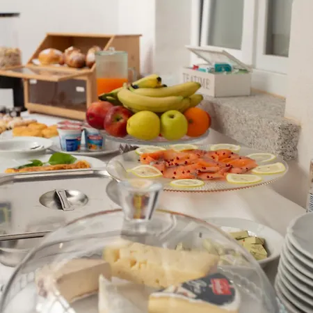 Alexander House Hotel *